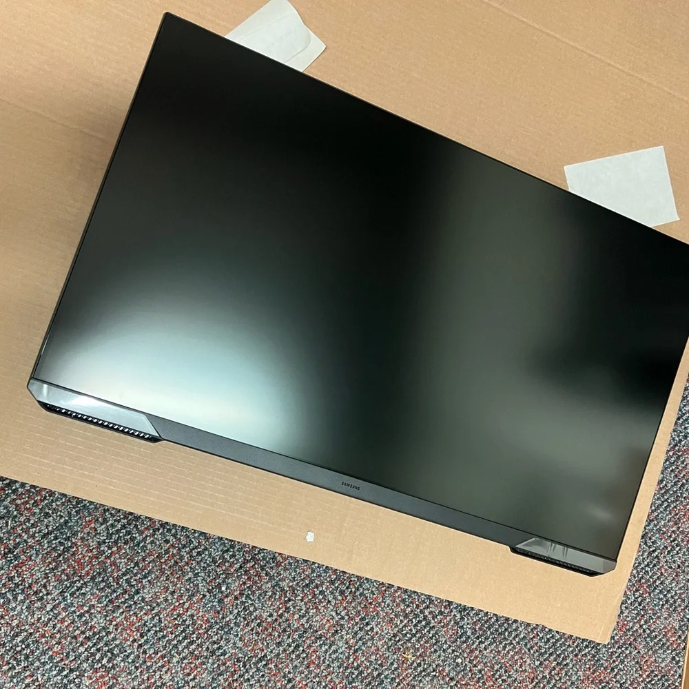 NEW SAMSUNG 32